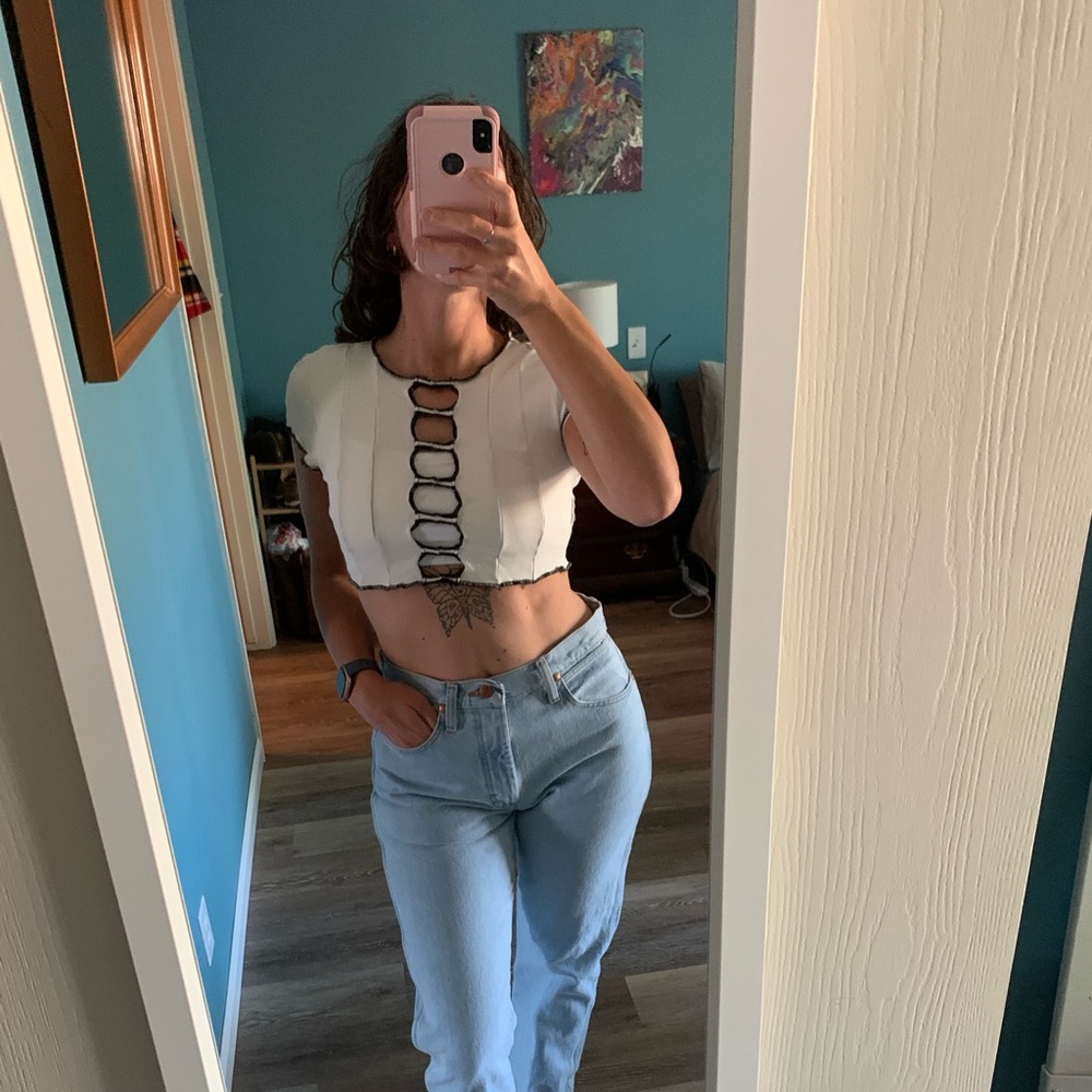 The minimalist crop top you need 🤍🪽